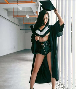 Modern Fashion Trends and Social Media: Navigating the Evolution of Influencer Style and Public Perception - image 6
