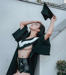 Modern Fashion Trends and Social Media: Navigating the Evolution of Influencer Style and Public Perception - image 0