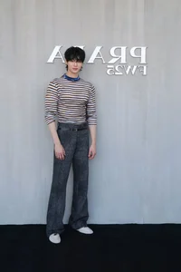 Analyzing K-Pop Fashion: Karina’s Refined Elegance and the Dynamics of Idol Style Critiques - image 3