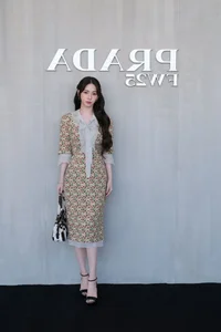 Analyzing K-Pop Fashion: Karina’s Refined Elegance and the Dynamics of Idol Style Critiques - image 6