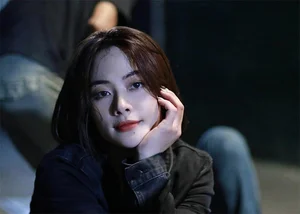 Discover the Captivating Style and Charisma of the Lead Actress from 'Vui len nao anh em oi' - image 2