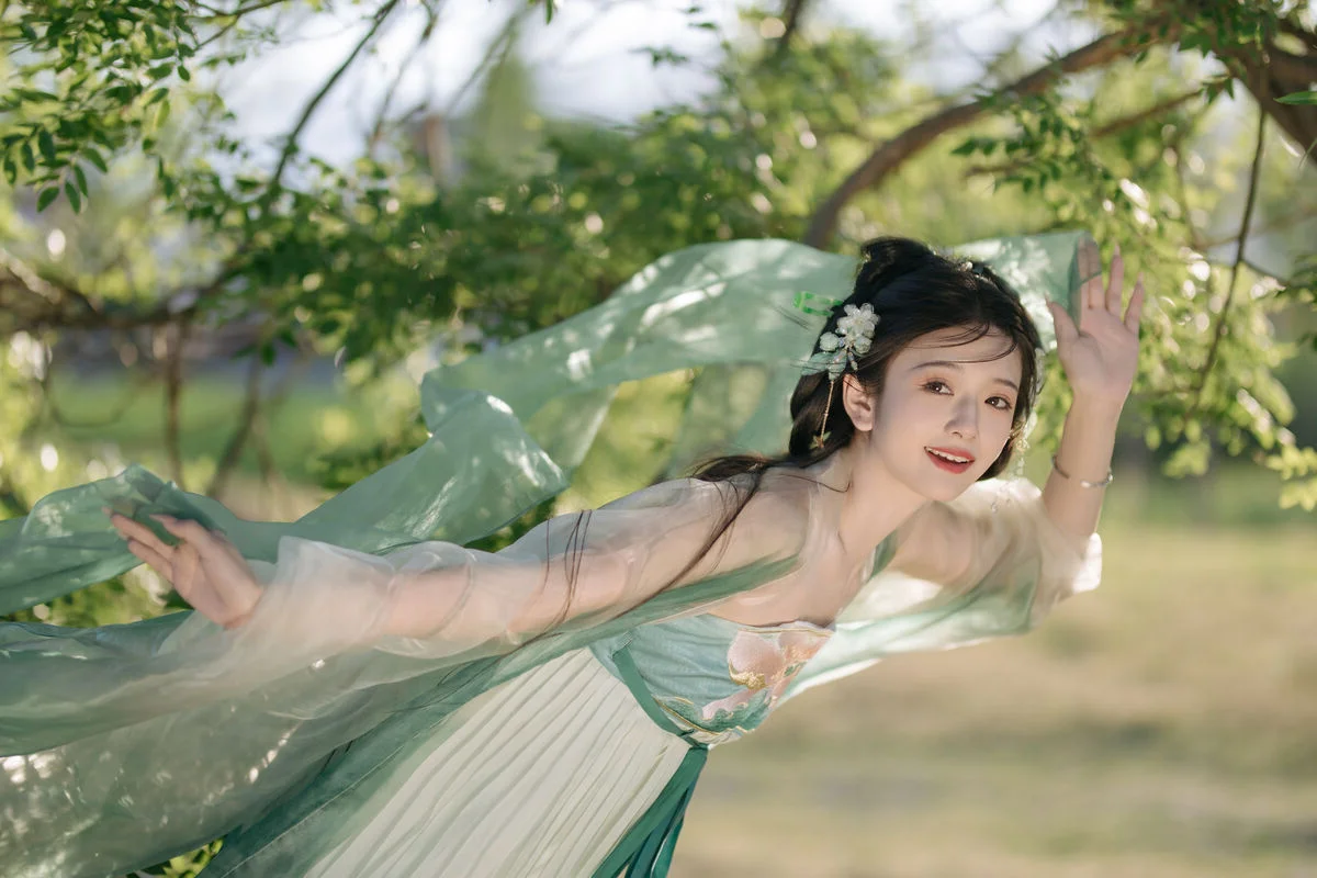 Chi Yan Zai Zhe Li: Ethereal Beauty in Ancient Attire Amidst Nature | YiTuYu Vol.8823