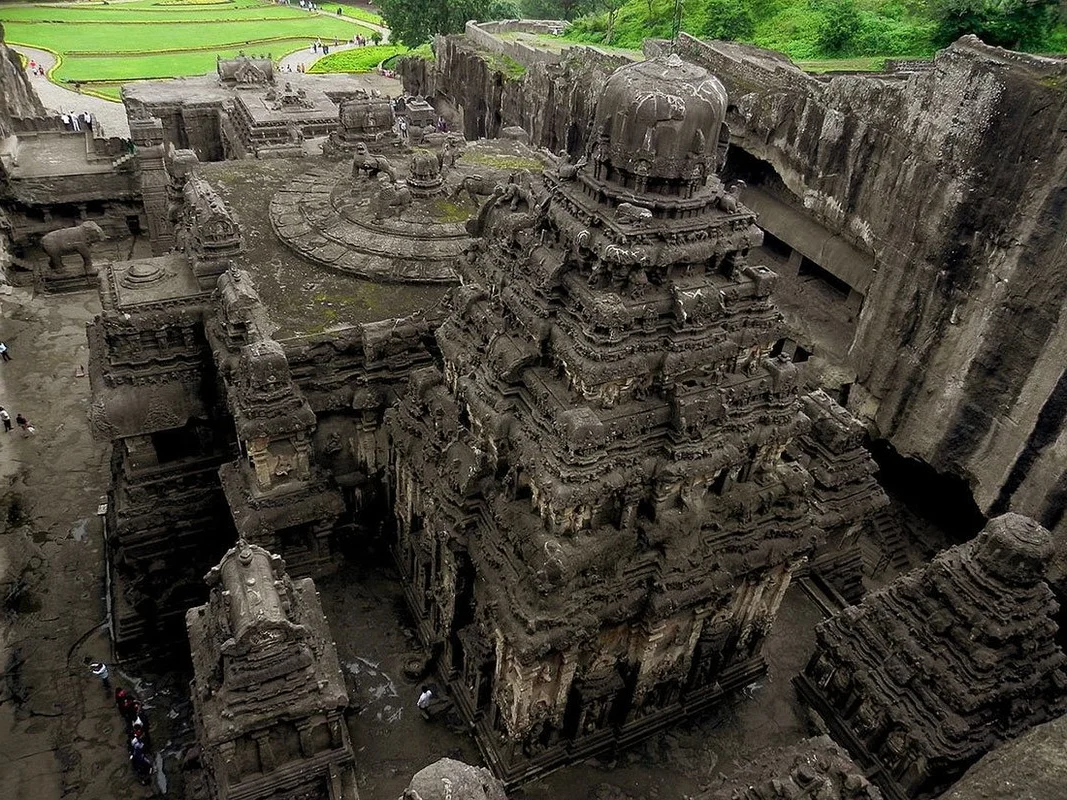 The Architectural Mystery of India: Exploring the Magnificent Kailasa Temple Carved from a Single Rock