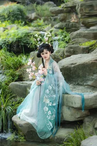 YiTuYu Art Language Vol.10403 Featuring Si Hua: A Comprehensive 21-Image Gallery Celebrating Professional Modeling and Creative Photography. - image 18