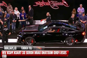 First 2026 Ford Mustang Dark Horse SC Track Pack Special Edition: A 700HP Supercharged V8 Muscle Car Masterpiece Sold for Over $1.3 Million - image 5