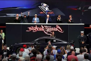 First 2026 Ford Mustang Dark Horse SC Track Pack Special Edition: A 700HP Supercharged V8 Muscle Car Masterpiece Sold for Over $1.3 Million - image 9