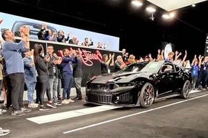 First 2026 Ford Mustang Dark Horse SC Track Pack Special Edition: A 700HP Supercharged V8 Muscle Car Masterpiece Sold for Over $1.3 Million - image 8