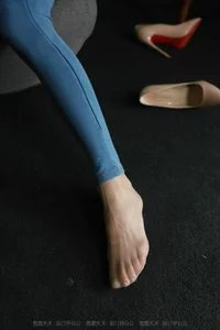Xiaoliu IESS Fashion Gallery: Exploring the Denim and Stockings Aesthetic - image 94