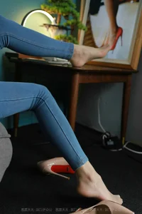 Xiaoliu IESS Fashion Gallery: Exploring the Denim and Stockings Aesthetic - image 59
