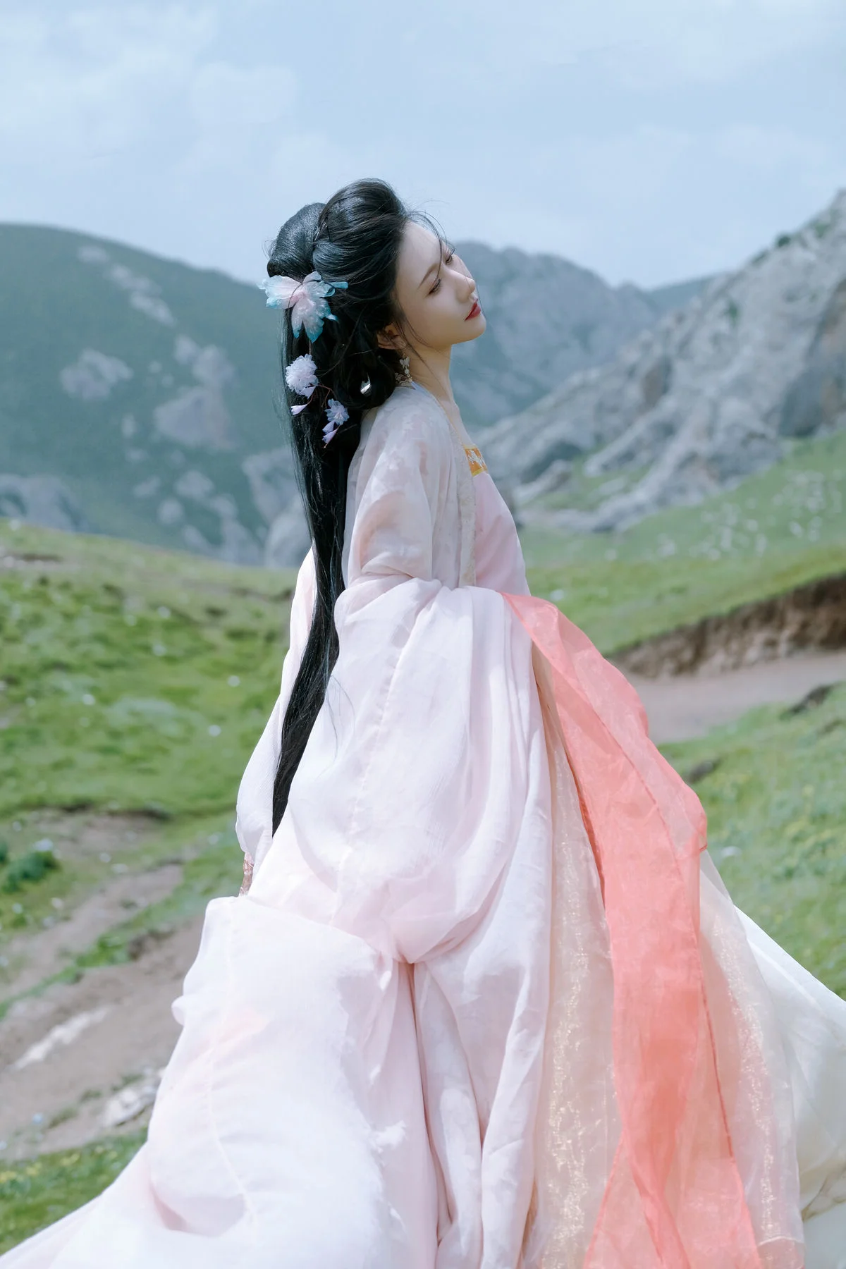 YiTuYu Art Language Vol.7716: Exploring the Aesthetic Journey of Xiao Bei