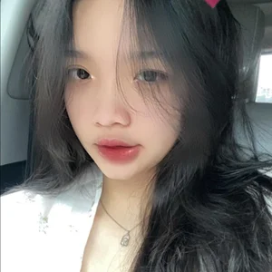 The Emotional Journey of Truc Anh: From Viral Tet Star to Stunning Young Woman - image 1
