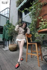 IESS Silk Bento 035: Model YY in Ultra-Thin Stockings and Leather Slippers - image 14