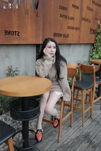 IESS Silk Bento 035: Model YY in Ultra-Thin Stockings and Leather Slippers - image 38