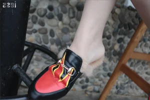 IESS Silk Bento 035: Model YY in Ultra-Thin Stockings and Leather Slippers - image 9