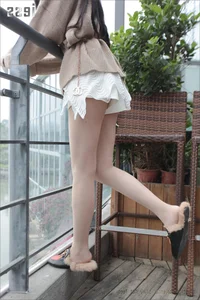 IESS Silk Bento 035: Model YY in Ultra-Thin Stockings and Leather Slippers - image 29