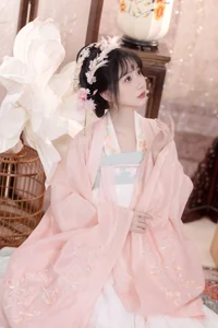 YiTuYu Art Language Vol.7843: Featuring the Stunning Xiao Su Su in a Professional Portrait Series - image 10