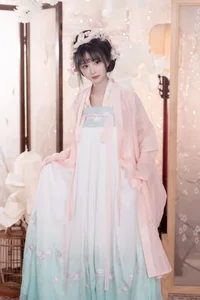 YiTuYu Art Language Vol.7843: Featuring the Stunning Xiao Su Su in a Professional Portrait Series - image 6