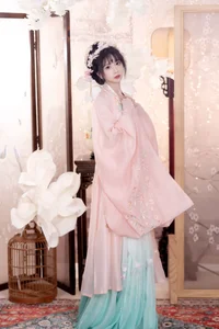 YiTuYu Art Language Vol.7843: Featuring the Stunning Xiao Su Su in a Professional Portrait Series - image 18