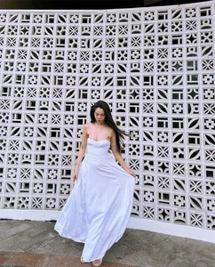 The Timeless Allure of Hien Thuc: Exploring Her Seductive and Youthful Fashion Style - image 3