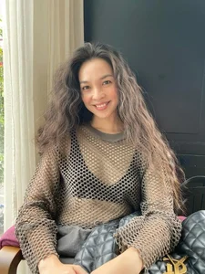 The Timeless Allure of Hien Thuc: Exploring Her Seductive and Youthful Fashion Style - image 2