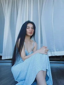 The Timeless Allure of Hien Thuc: Exploring Her Seductive and Youthful Fashion Style - image 5