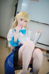 Coser Uesugi Erika Transforms into Asuma Toki in Captivating Blue Archive School Uniform (47P) - image 3