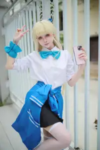 Coser Uesugi Erika Transforms into Asuma Toki in Captivating Blue Archive School Uniform (47P) - image 17
