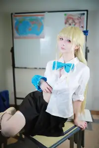 Coser Uesugi Erika Transforms into Asuma Toki in Captivating Blue Archive School Uniform (47P) - image 1