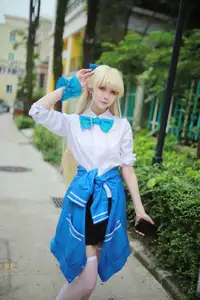 Coser Uesugi Erika Transforms into Asuma Toki in Captivating Blue Archive School Uniform (47P) - image 4