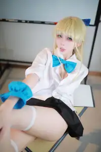 Coser Uesugi Erika Transforms into Asuma Toki in Captivating Blue Archive School Uniform (47P) - image 9