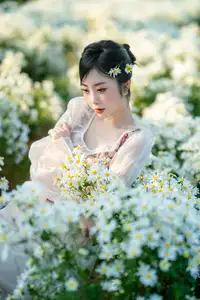 VGU No.191 1000024575: A Girl's Gentle Charm Amidst Pristine White Daisies in Winter. - image 9