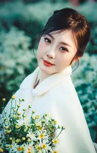 VGU No.191 1000024575: A Girl's Gentle Charm Amidst Pristine White Daisies in Winter. - image 1