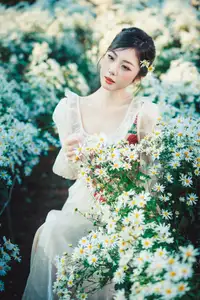 VGU No.191 1000024575: A Girl's Gentle Charm Amidst Pristine White Daisies in Winter. - image 6
