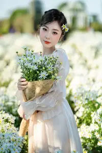 VGU No.191 1000024575: A Girl's Gentle Charm Amidst Pristine White Daisies in Winter. - image 8