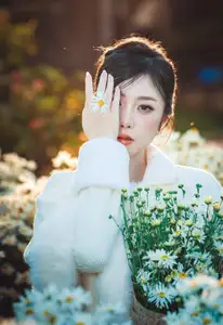 VGU No.191 1000024575: A Girl's Gentle Charm Amidst Pristine White Daisies in Winter. - image 11