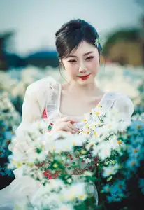 VGU No.191 1000024575: A Girl's Gentle Charm Amidst Pristine White Daisies in Winter. - image 0