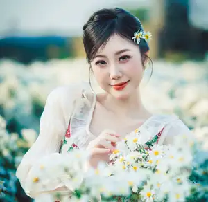 VGU No.191 1000024575: A Girl's Gentle Charm Amidst Pristine White Daisies in Winter. - image 15