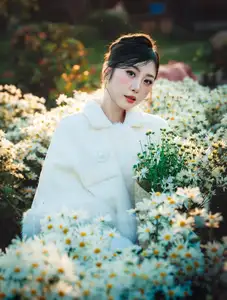 VGU No.191 1000024575: A Girl's Gentle Charm Amidst Pristine White Daisies in Winter. - image 10