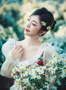VGU No.191 1000024575: A Girl's Gentle Charm Amidst Pristine White Daisies in Winter. - image 3