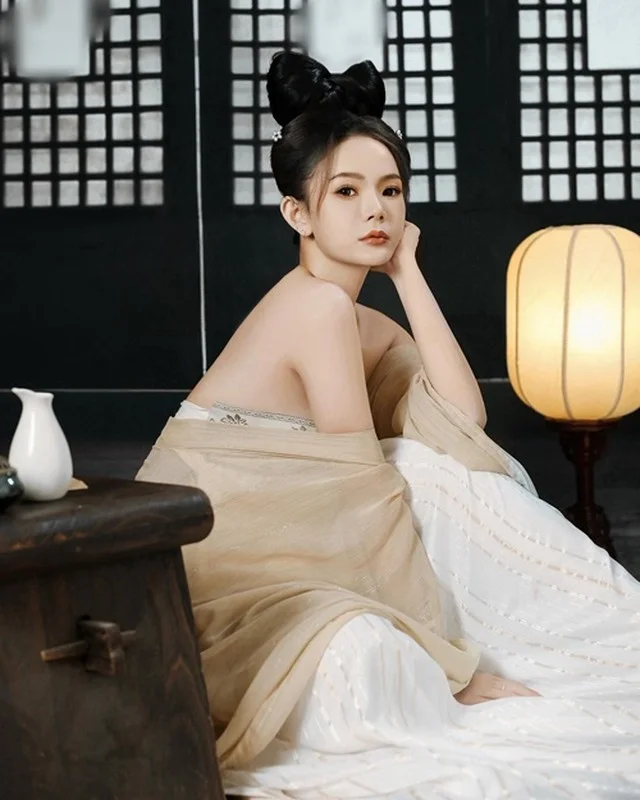 The Timeless Allure of Ancient Costume Photography: Blending Traditional Elegance with Modern Beauty
