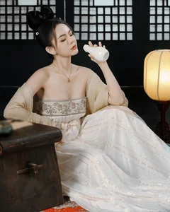 The Timeless Allure of Ancient Costume Photography: Blending Traditional Elegance with Modern Beauty - image 6