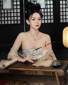 The Timeless Allure of Ancient Costume Photography: Blending Traditional Elegance with Modern Beauty - image 8