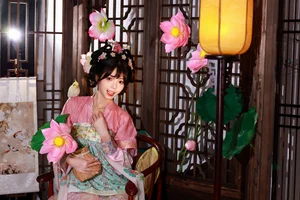 Exploring Elegance in YiTuYu Art Language Vol.7364 with Jie Ruan Tang - image 8