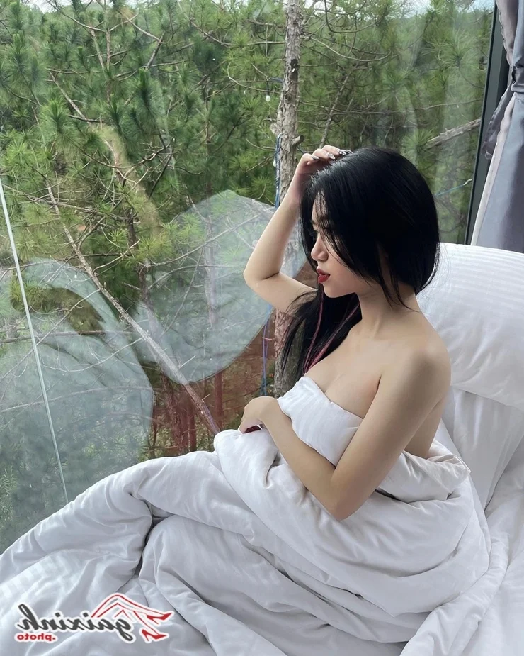 Le Kim Loan Bikini Fashion Gallery: Exploring Summer Beachwear Trends and Aesthetic Modeling