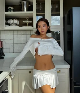 Huyen 2k4 and the Venus Dimple Aesthetic: Redefining Gen Z Home Fashion and Lifestyle Photography - image 6