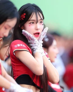 The Viral Cheerleading Goddess: Stunning Photos of the Icon with a Perfect 56cm Waist - image 8