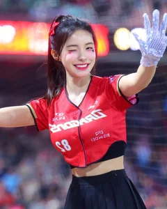 The Viral Cheerleading Goddess: Stunning Photos of the Icon with a Perfect 56cm Waist - image 9