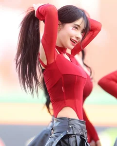 The Viral Cheerleading Goddess: Stunning Photos of the Icon with a Perfect 56cm Waist - image 0