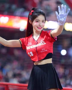 The Viral Cheerleading Goddess: Stunning Photos of the Icon with a Perfect 56cm Waist - image 5