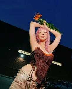 Capturing the Elegance of Suni Ha Linh and Chi Pu: Iconic Fashion and Mesmerizing Visuals from Asia’s Top Pop Icons - image 8
